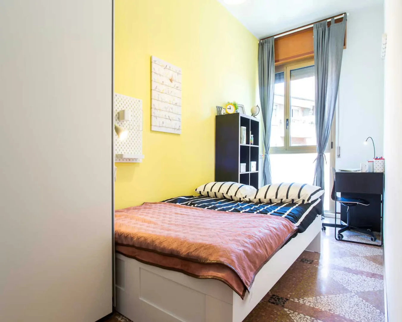 Chambre confortable pour étudiants disponible dans 