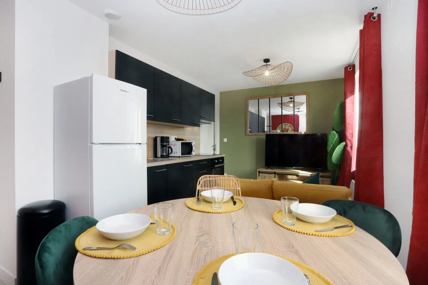 Economical student room with convenient location in
