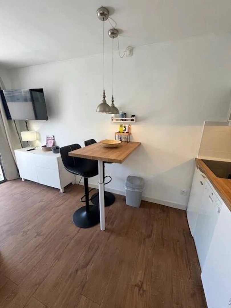 Student-friendly room in  with modern amenities