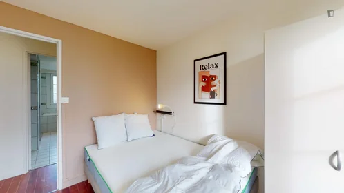 Private room at Avenue du Président Hoover, image 6 of 14