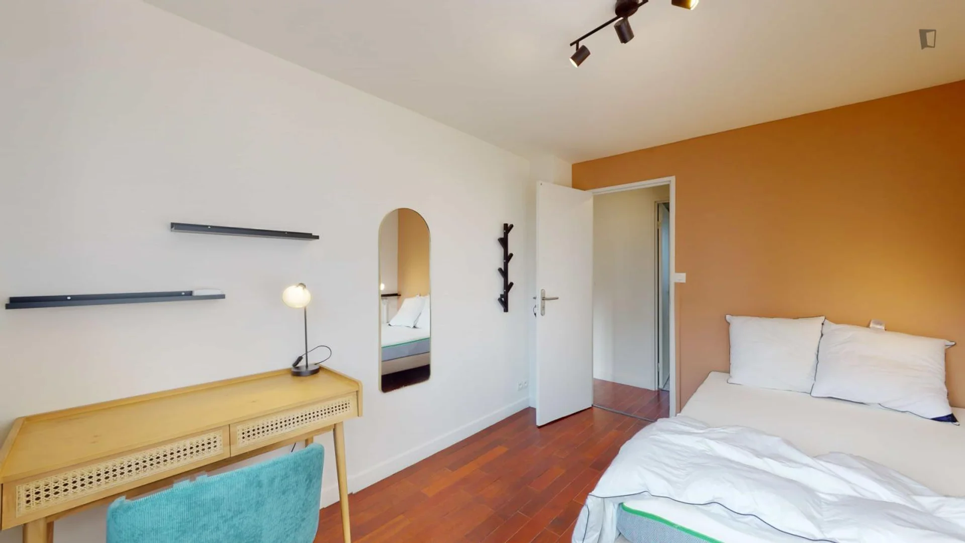 Room for rent in student apartment in , fully furnished