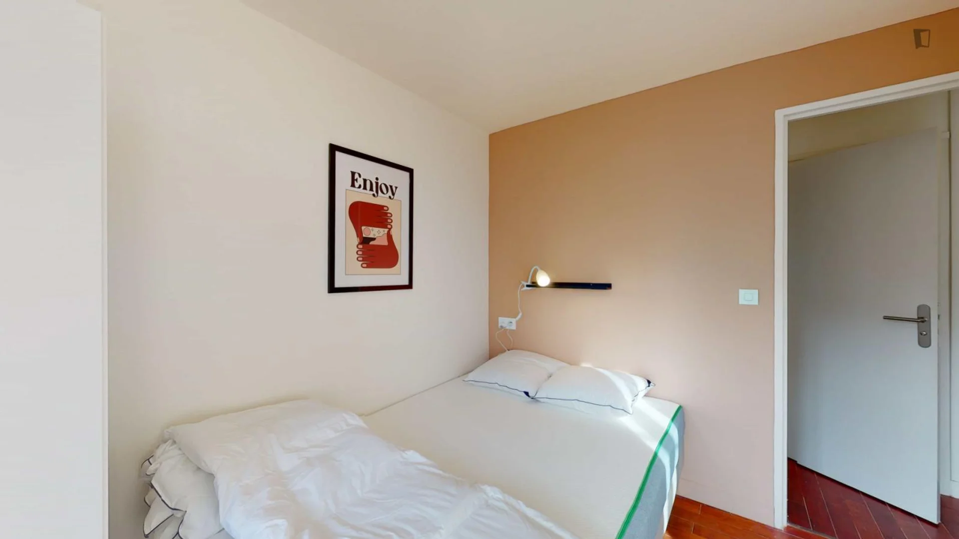 Student-friendly room in  with modern amenities