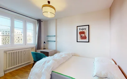 Renting rooms by the month in {area}