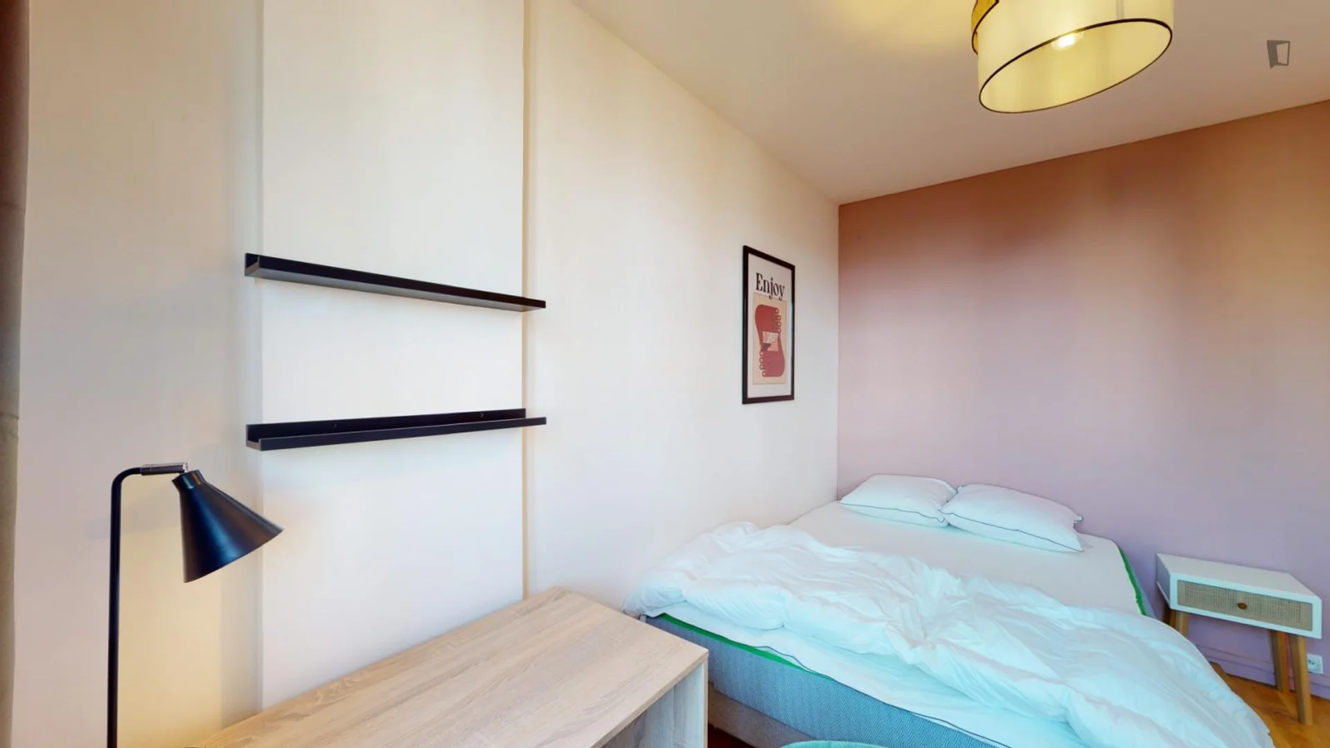 Cozy room for students available in 
