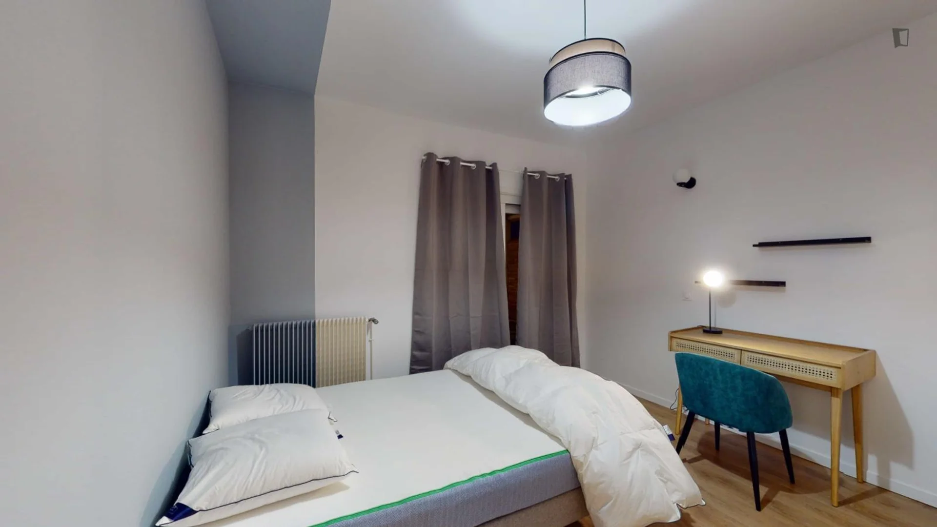 Stanza per studenti luminosa e ariosa con facile accesso all'università a 