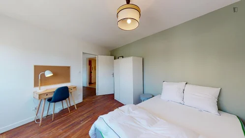 Quarto privado em Boulervard Adolphe Billault, imagem 2 de 13