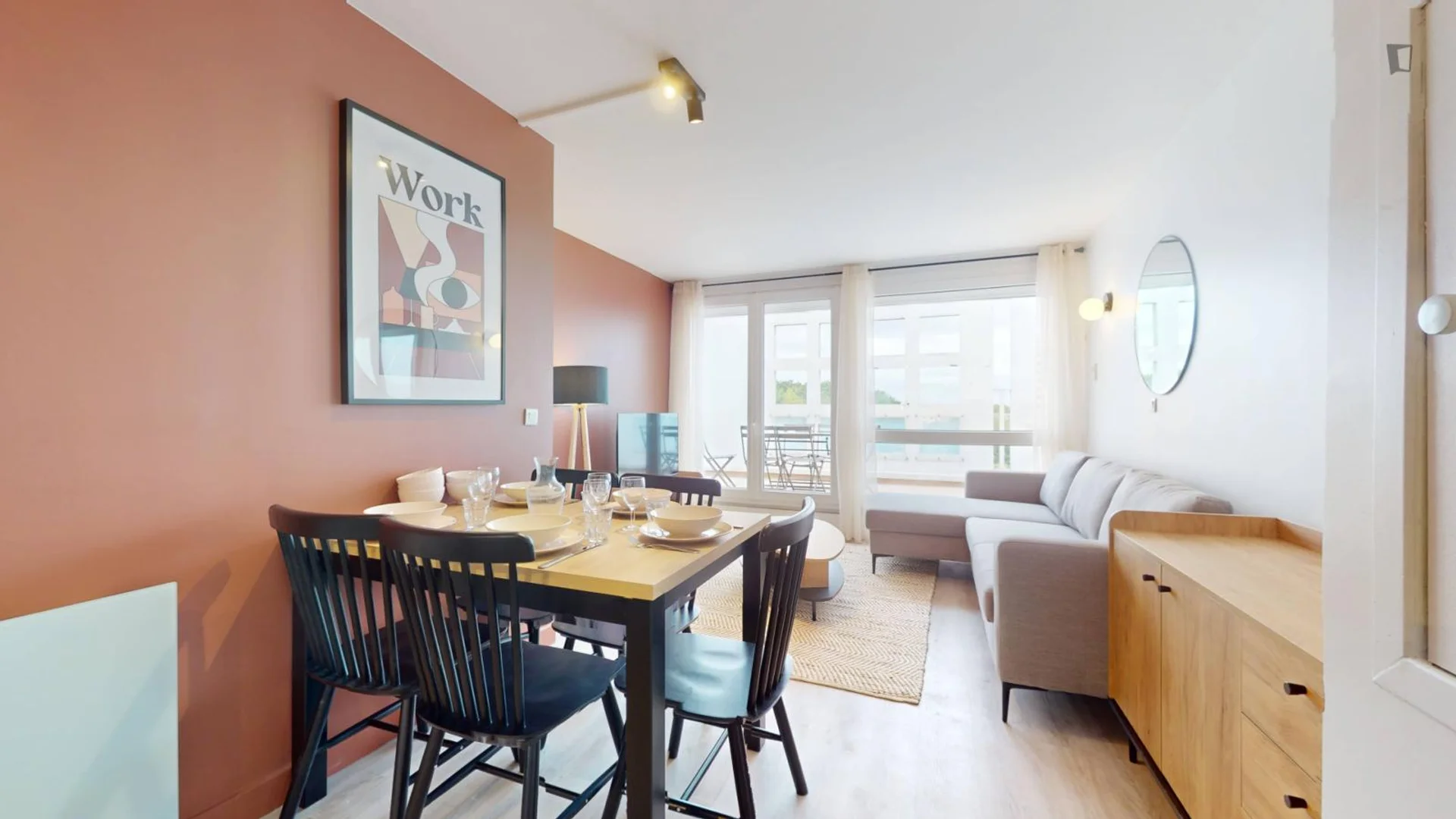Habitación estudiantil amplia y cómoda en 