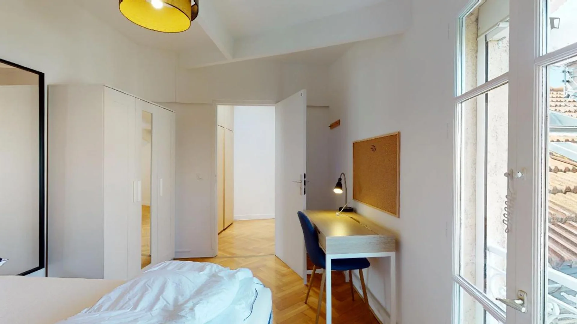 Chambre d'étudiant économique avec emplacement pratique dans 