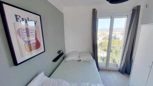 Stanza privata in Boulevard de Roux, immagine 1 di 8