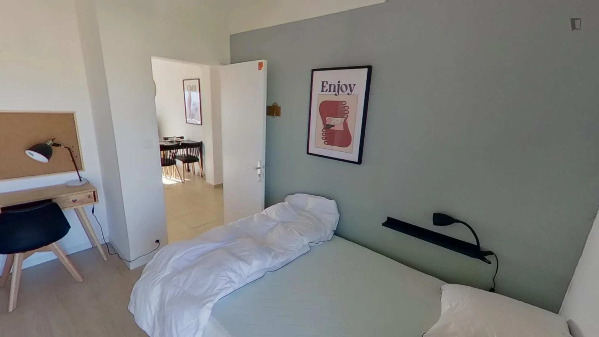 Helles und luftiges Studentenzimmer mit einfachem Zugang zur Universität in 