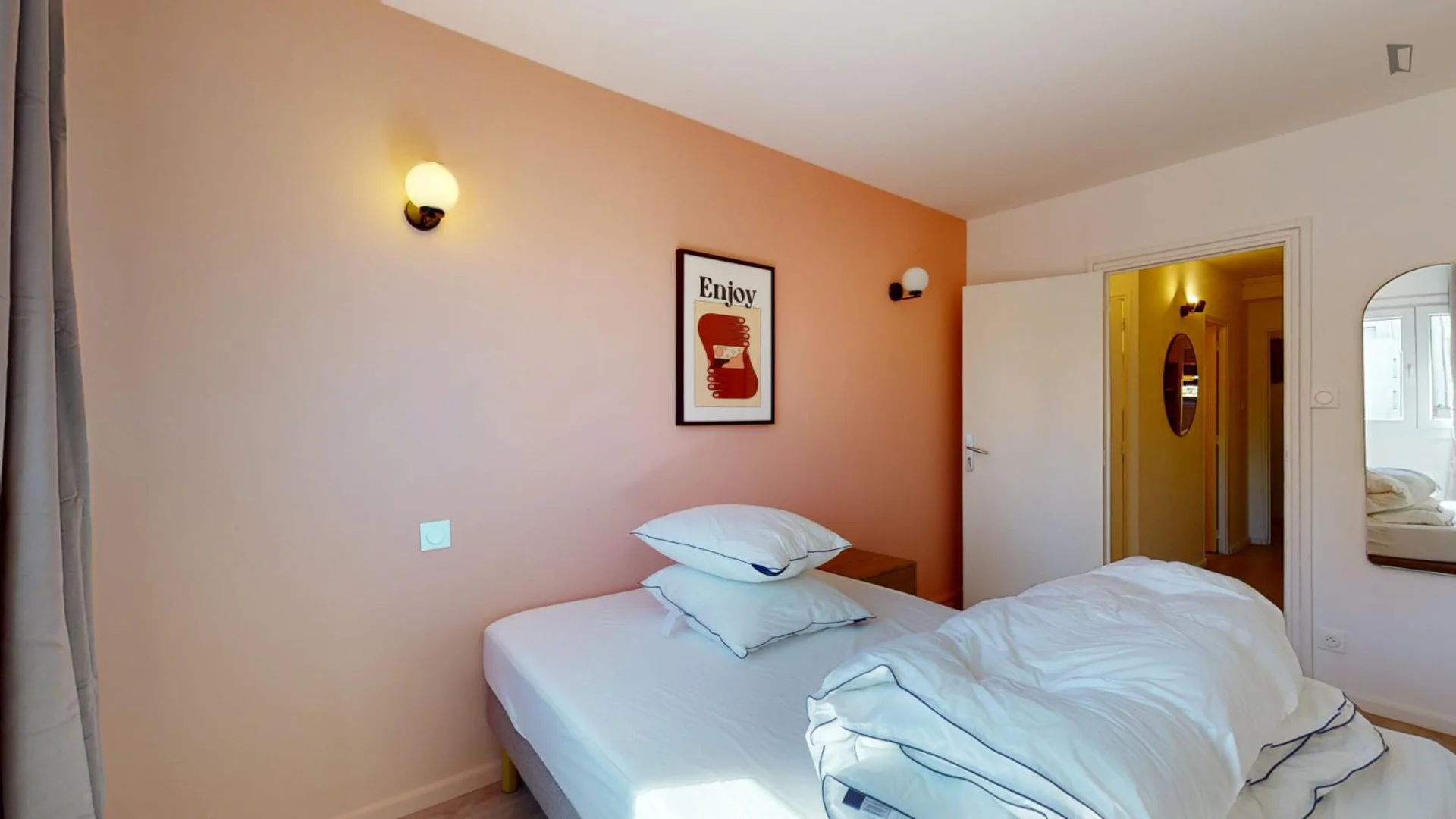 Zimmer in Studentenwohnung in  zu vermieten, voll möbliert