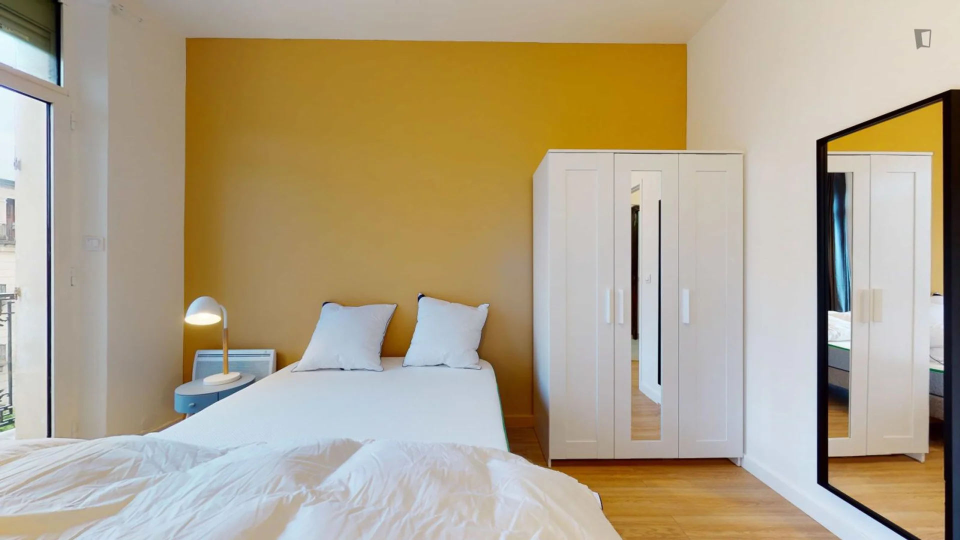 Habitación estudiantil amplia y cómoda en 