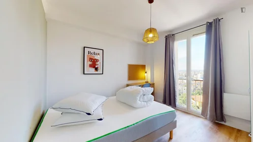 Quarto privado em 90, boulevard de Roux , imagem 1 de 10