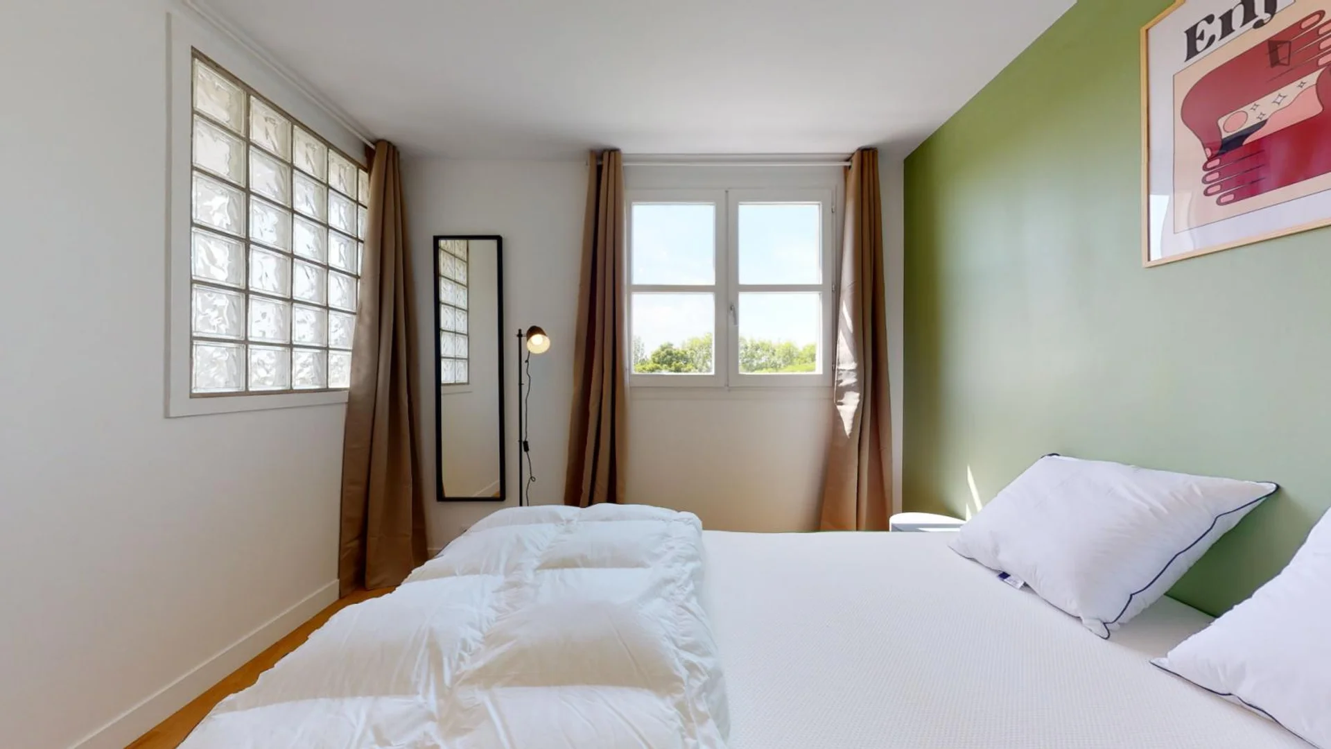 Habitación estudiantil amplia y cómoda en 
