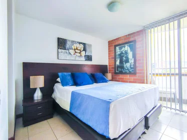 Dairenin tamamı konumu Calle 8 Sur # 43B-112, 18 30 görüntüsü