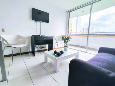 Dairenin tamamı konumu Calle 8 Sur # 43B-112, 7 30 görüntüsü
