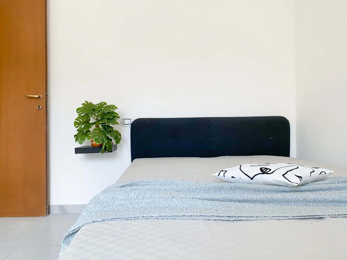 Quarto amigo do estudante em com comodidades modernas