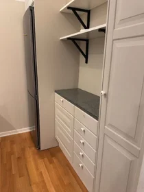 Apartamento moderno e brilhante em {area}