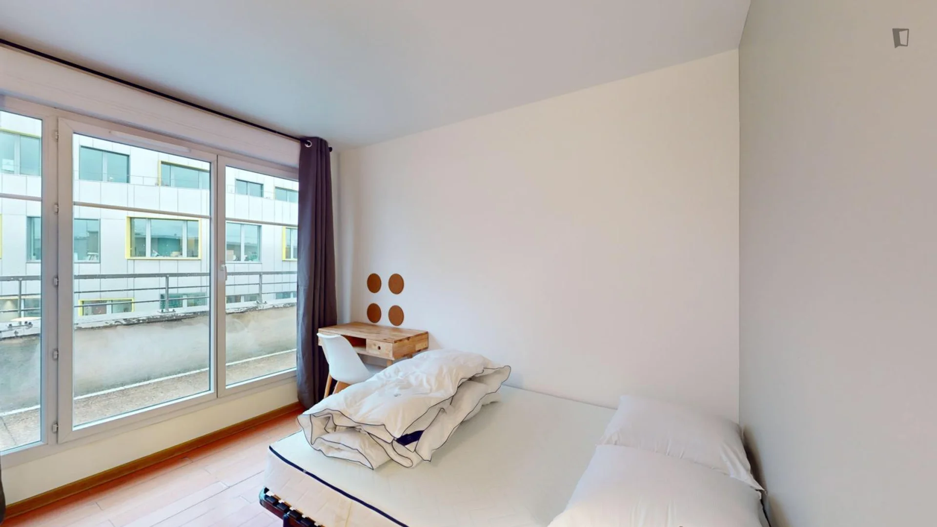 Student-friendly room in  with modern amenities