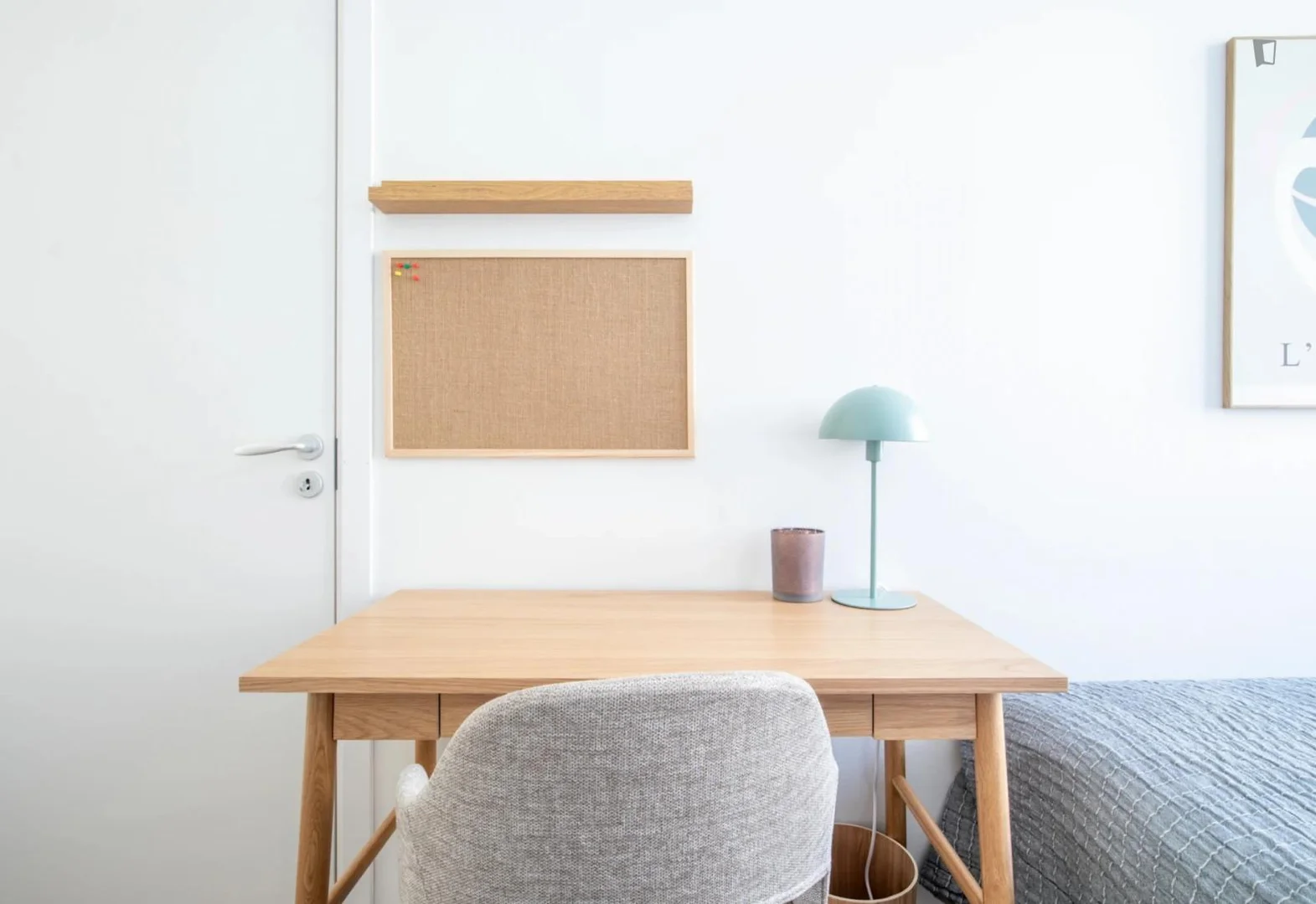Chambre confortable pour étudiants disponible dans 