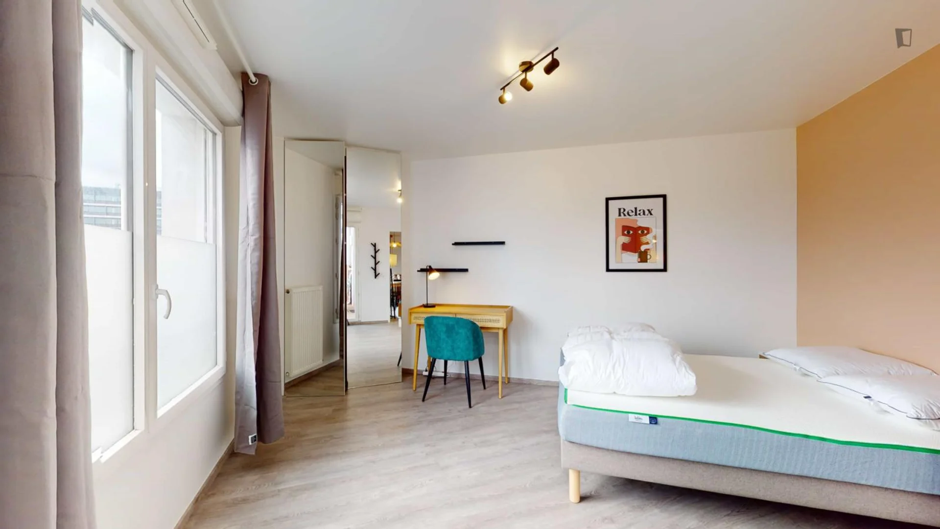 'de öğrenci dairesinde, tamamen mobilyalı kiralık oda