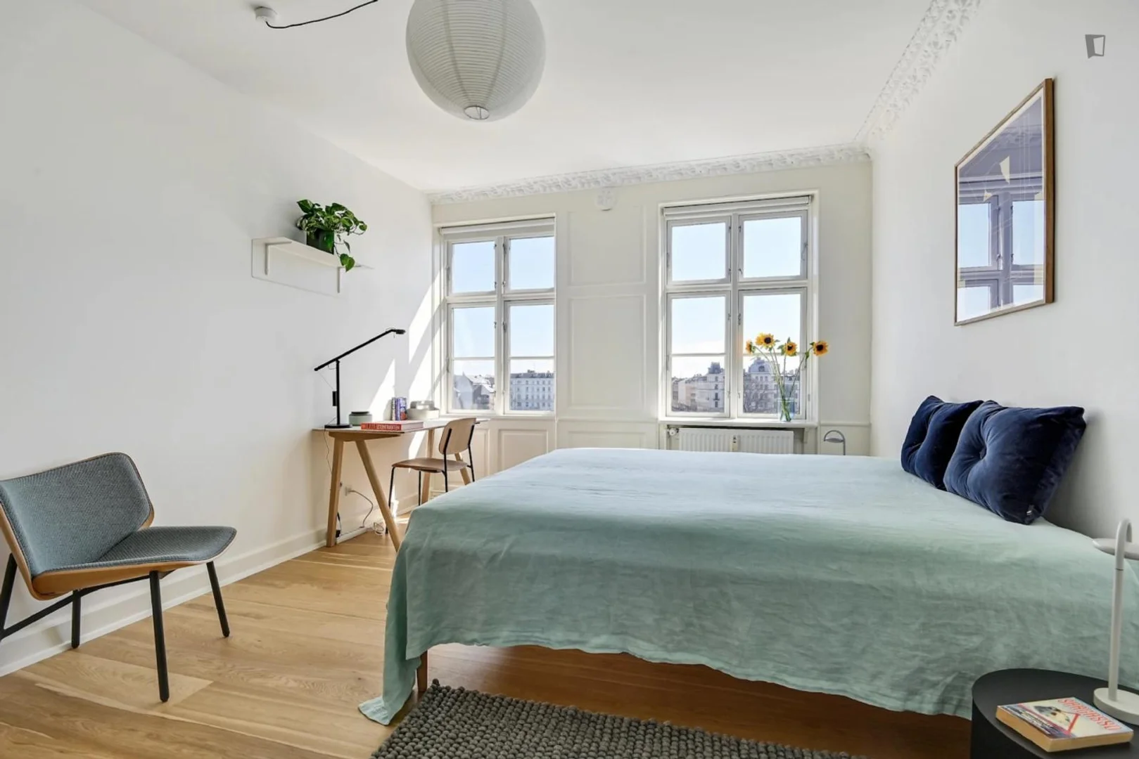 Student-friendly room in  with modern amenities