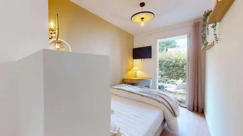 Habitación privada en 25 Rue Gabriel Goudy, 44200 Nantes, France, imagen 3 de 19