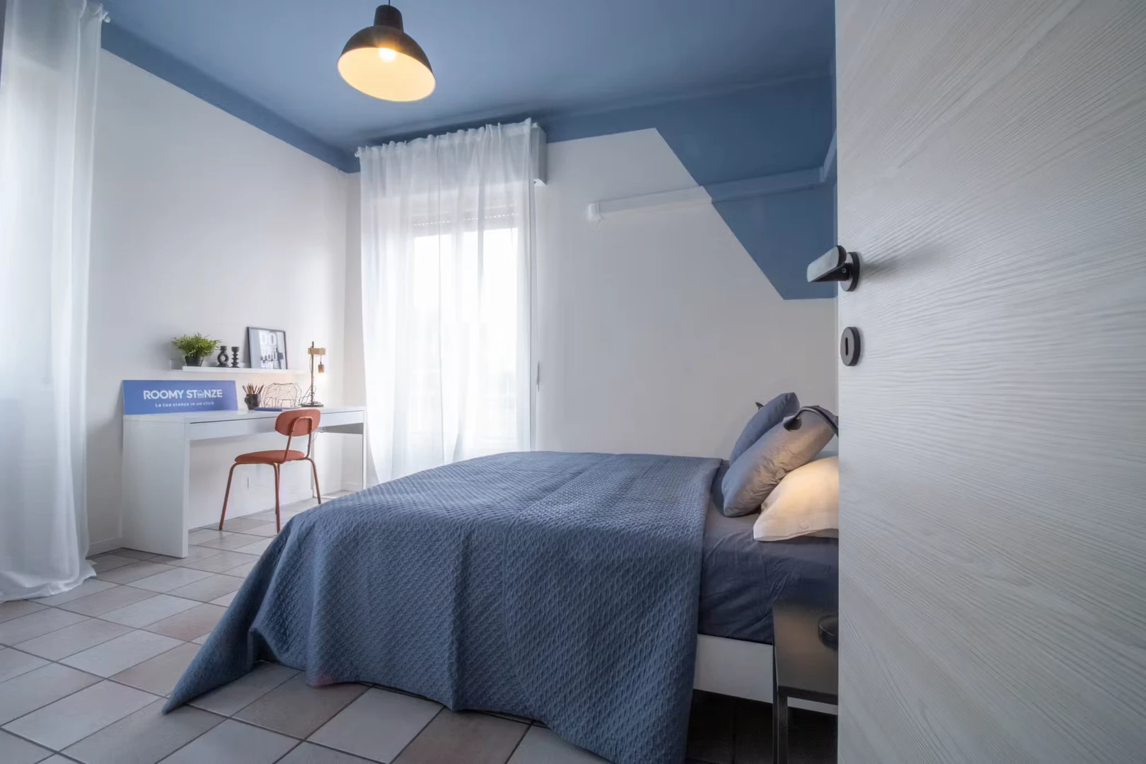 Economical student room with convenient location in 