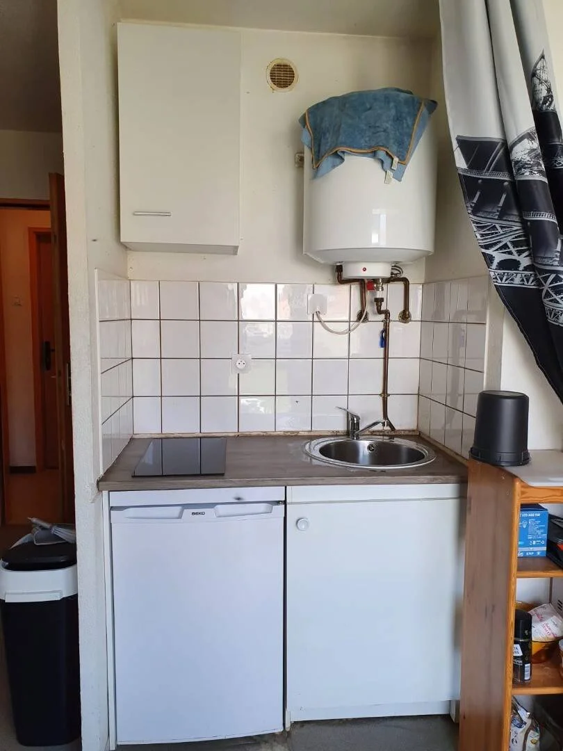 Habitación estudiantil amplia y cómoda en 