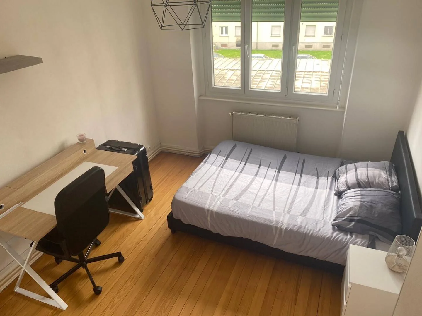 Chambre d'étudiant confortable et spacieuse dans 
