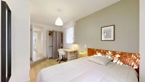 Privatzimmer in der 6 Cité d'Aleth, 35000 Rennes, France, bild 1 von 16