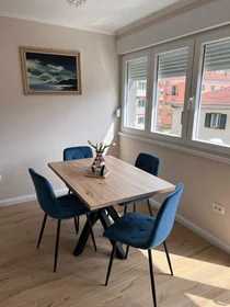 Logement entier à 41, image 1 de 10