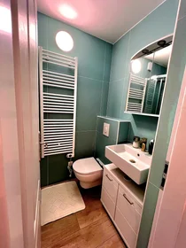 Entire apartment at 41, image 14 of 16