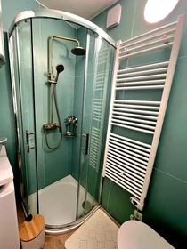 Entire apartment at 41, image 16 of 16