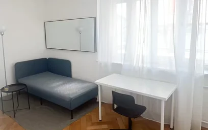 Quarto para alugar com cama de casal em {area}