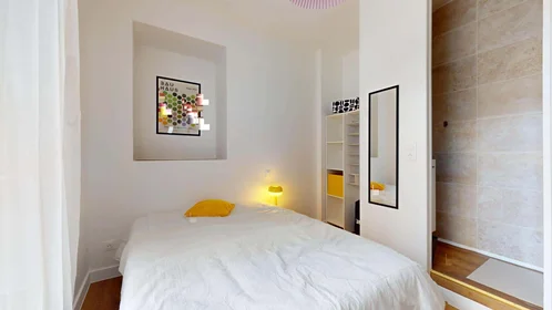 Habitación privada en 76 Av. Jean Jaurès, 51100 Reims, France, imagen 1 de 23