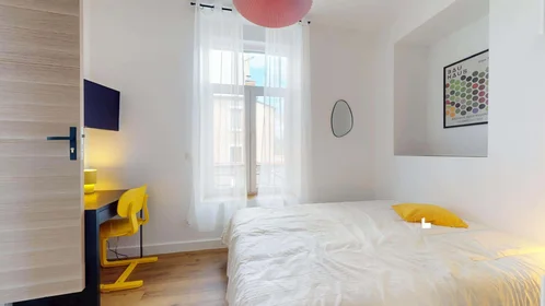 Habitación privada en 76 Av. Jean Jaurès, 51100 Reims, France, imagen 4 de 23