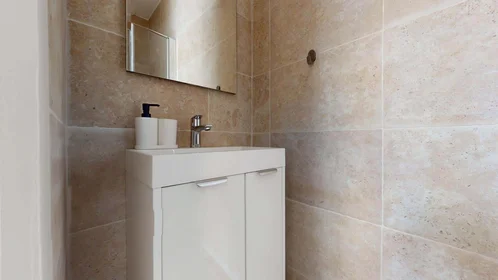 Habitación privada en 76 Av. Jean Jaurès, 51100 Reims, France, imagen 5 de 23