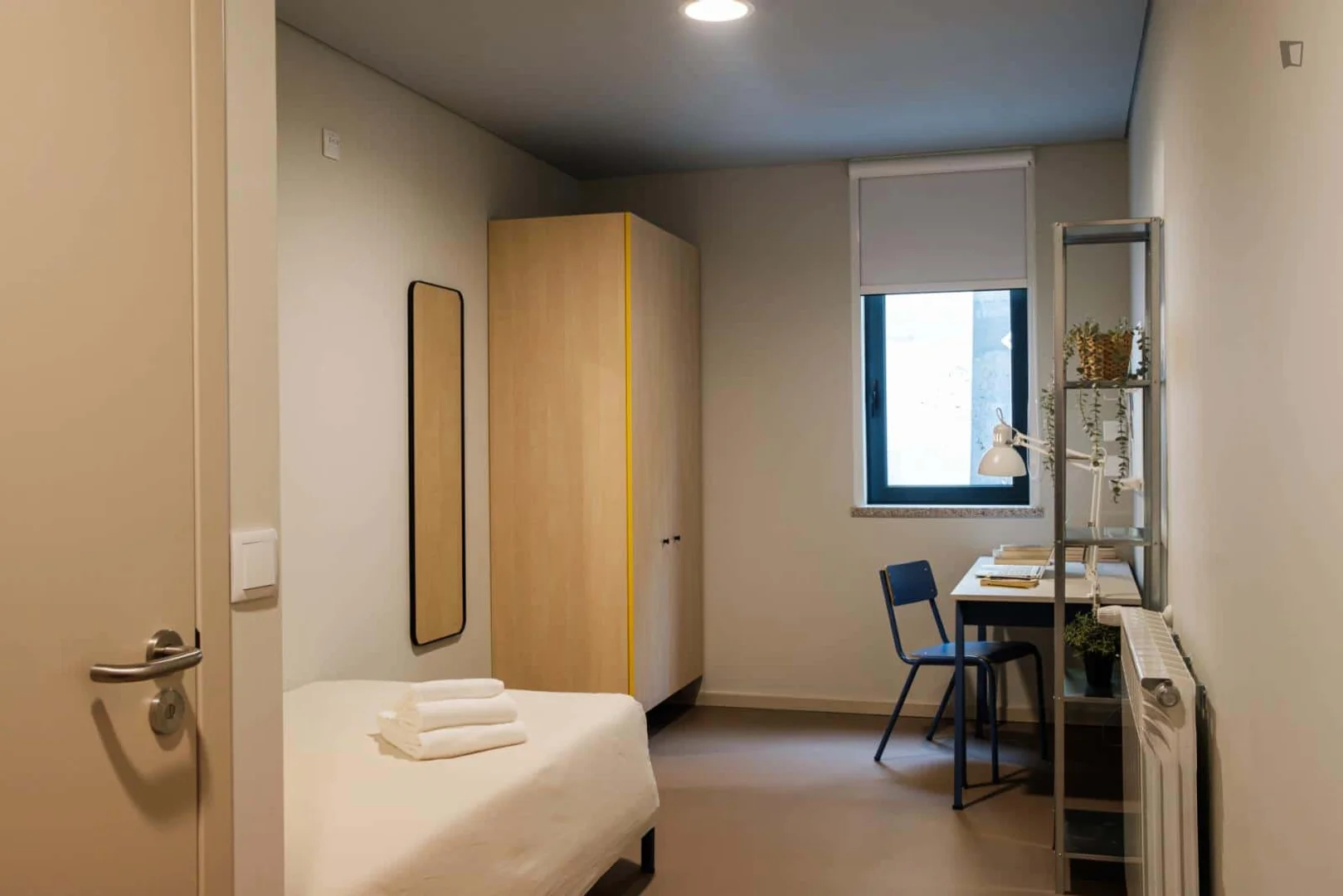 Bright and airy student room with easy university access in