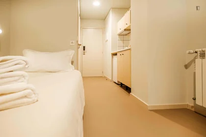 Quarto privado em Calçada Fonte do Lameiro 5, 6200-358 Covilhã, Portugal, imagem 1 de 10