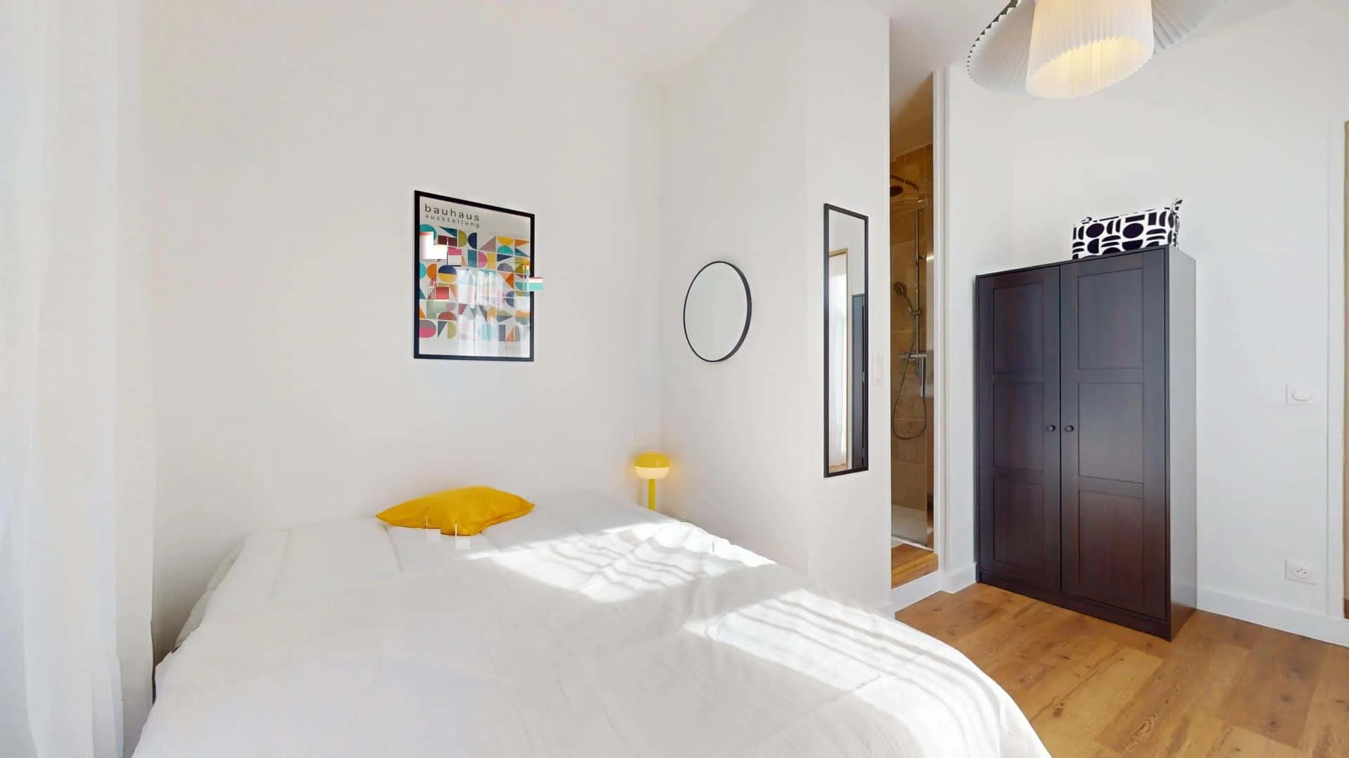 Affordable room for students with ample lighting in 