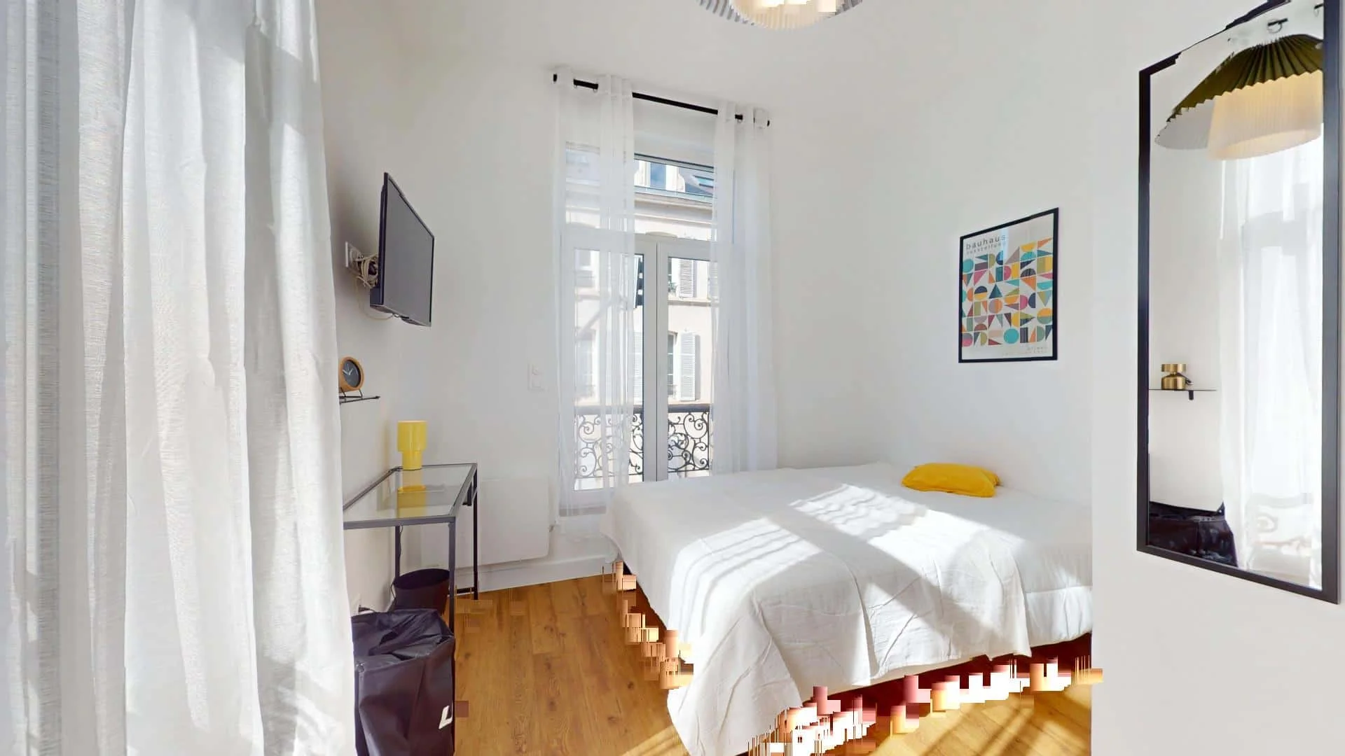 Bright and airy student room with easy university access in 