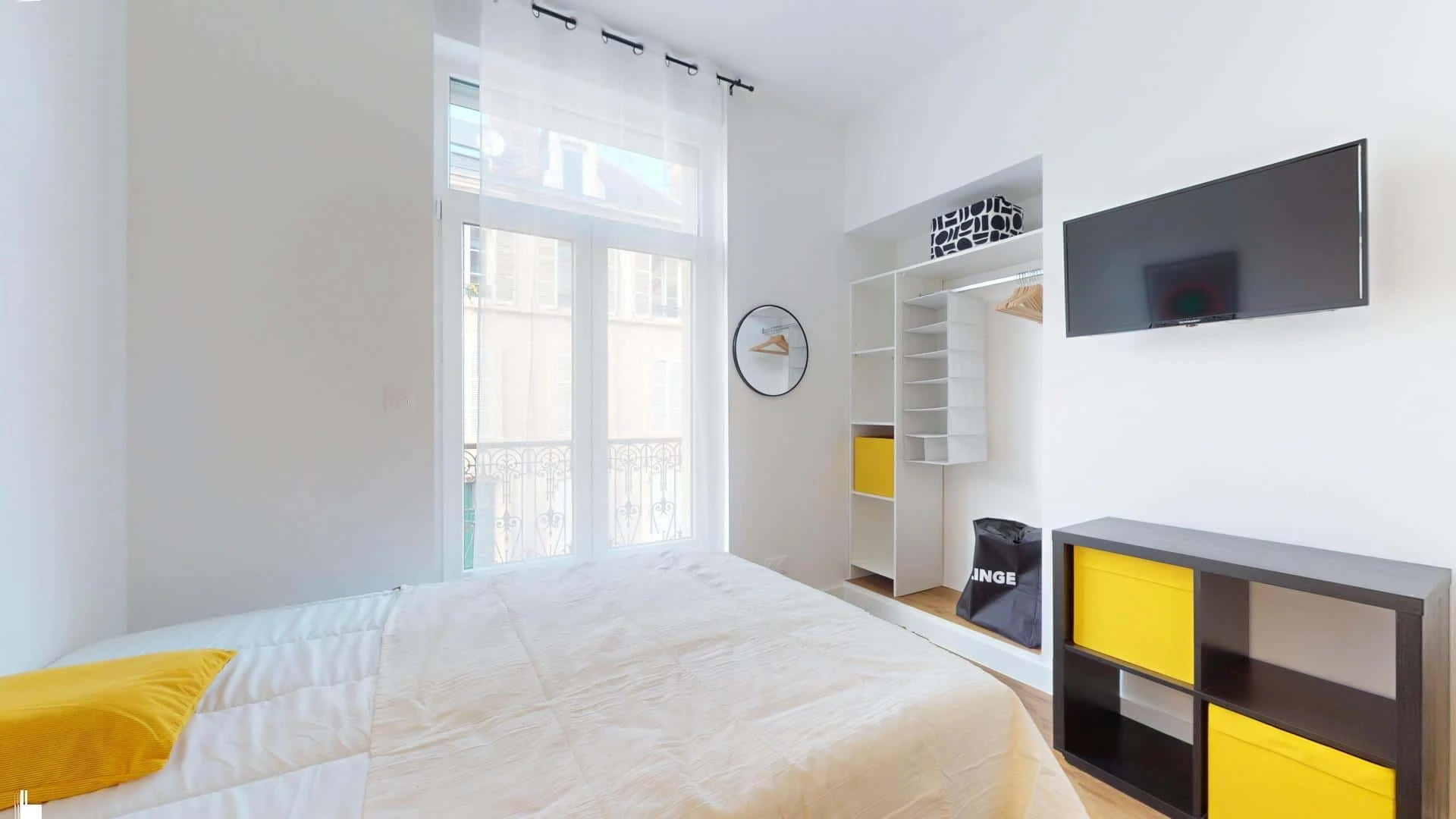 Student-friendly room in  with modern amenities