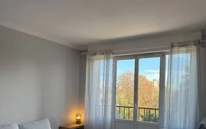 Habitación en alquiler con cama doble {area}