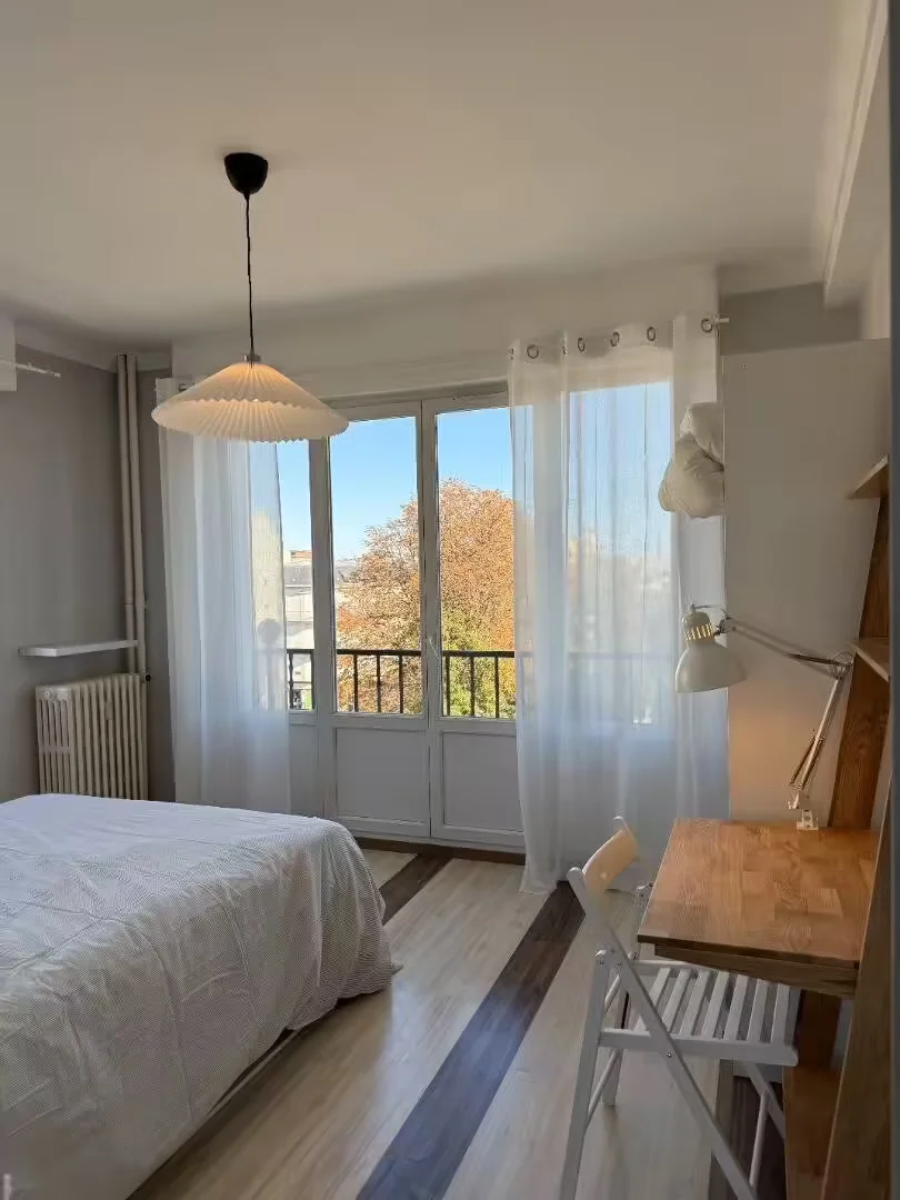 Habitación para estudiantes en  con área de estudio y facilidades compartidas