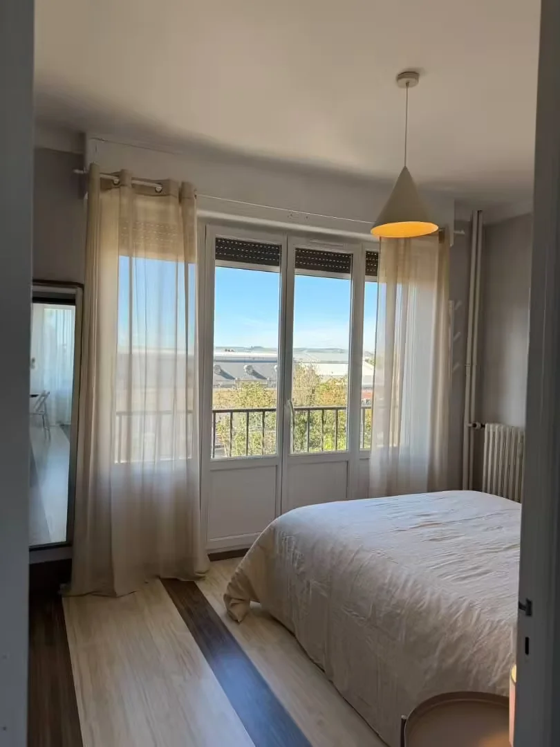 Habitación en apartamento estudiantil en alquiler en , completamente amueblado