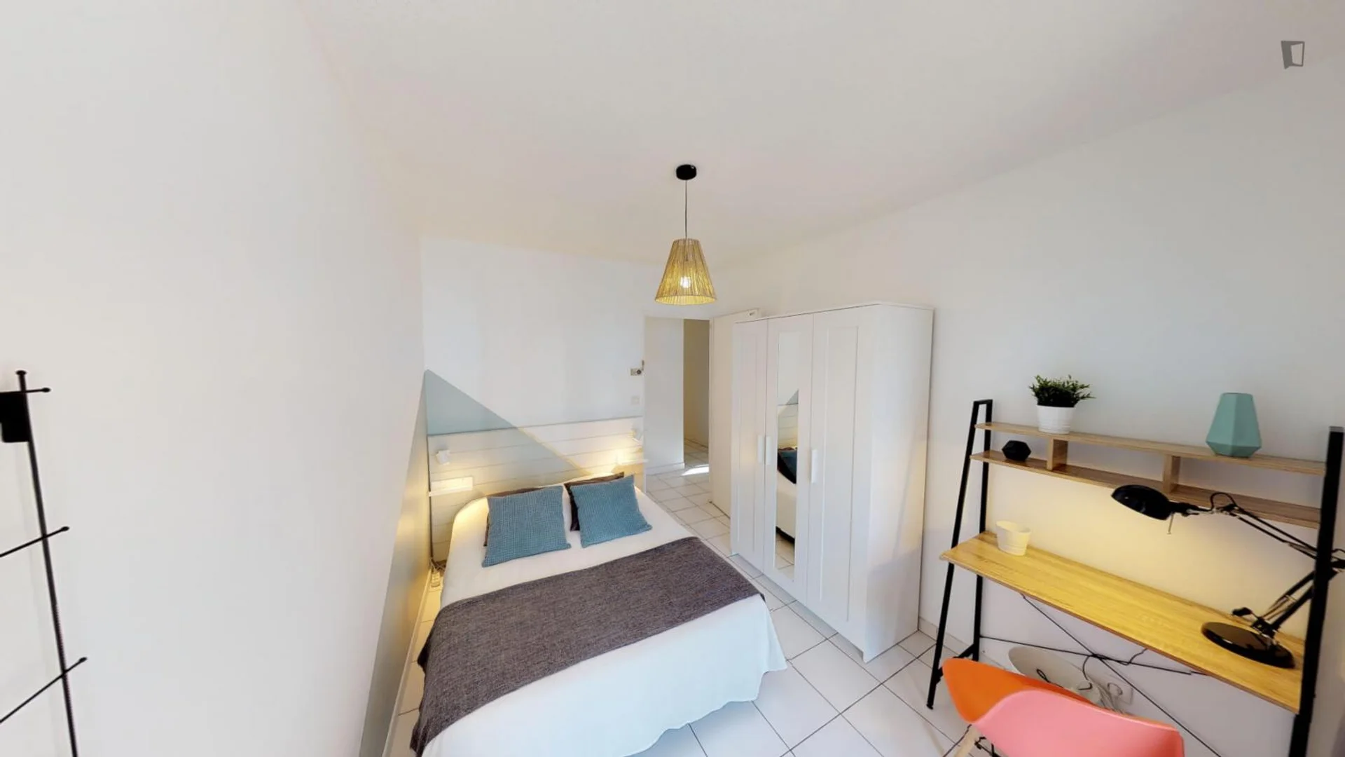 Affordable room for students with ample lighting in 