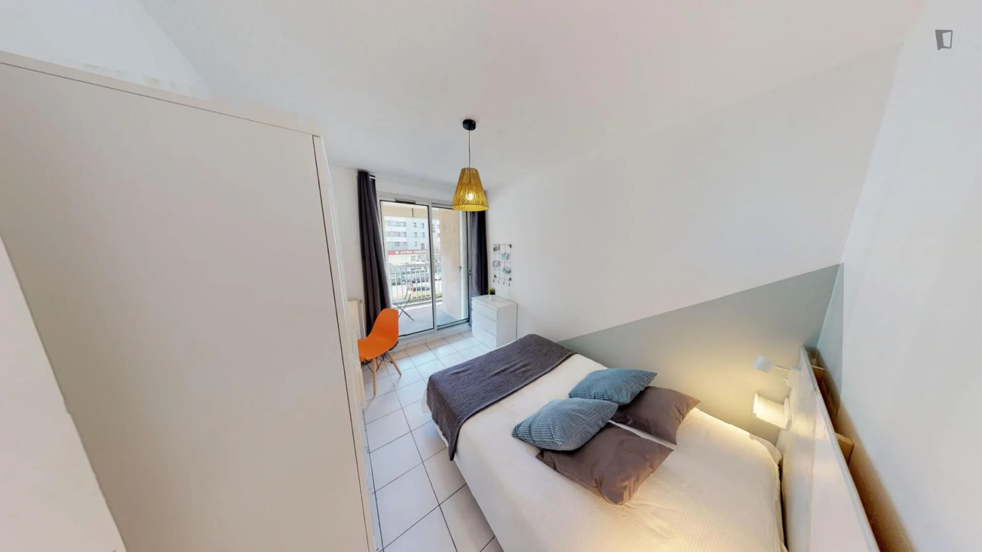 Economical student room with convenient location in 