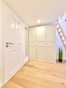 Private room at Krefelder Straße, Innenstadt, image 5 of 10