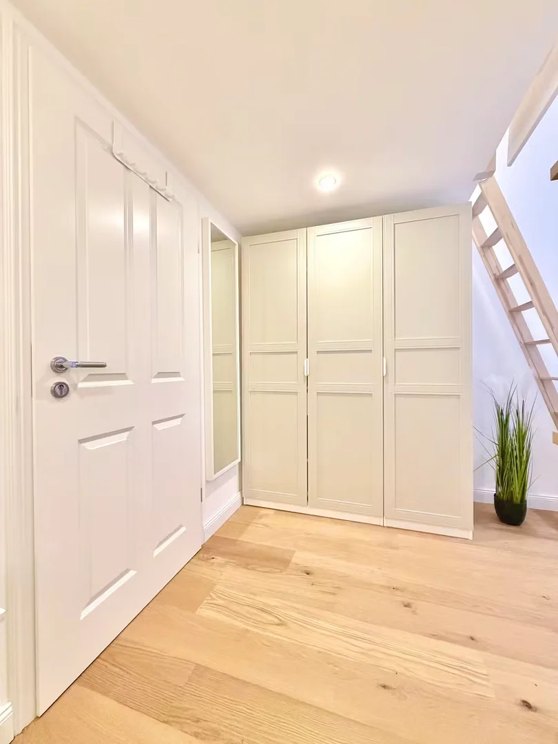 Chambre d'étudiant à  avec espace d'étude et installations communes